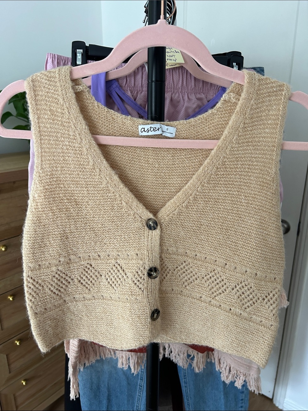 Aster Knit Vest. Size small. PTP 15.5”. Top to bottom hem 16”.Functional buttons